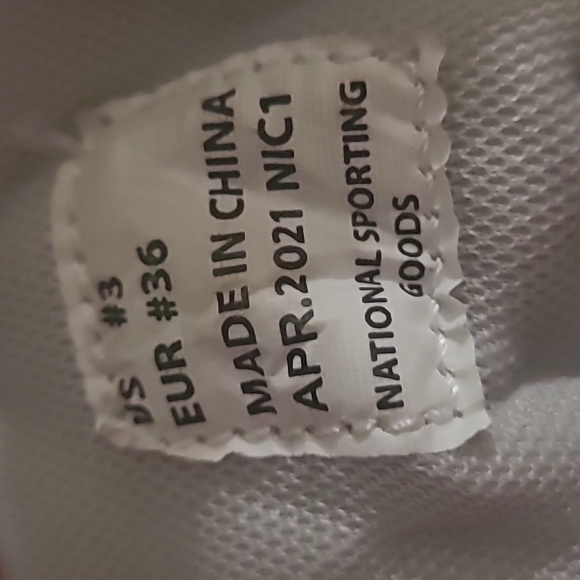 LIGHT-UP SKATES: Roll in style with the new Pulse Light-Up never used - Picture 6 of 7